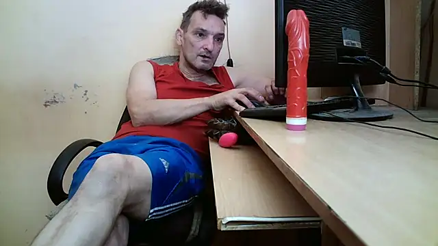 Snapshot of dundyFocus chatting on 09.24.25 dundyFocus online show from 09.24.25