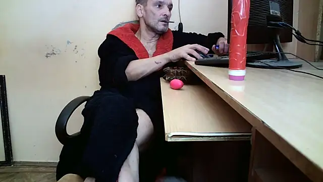 Snapshot of dundyFocus chatting on 09.28.25 dundyFocus online show from 09.28.25