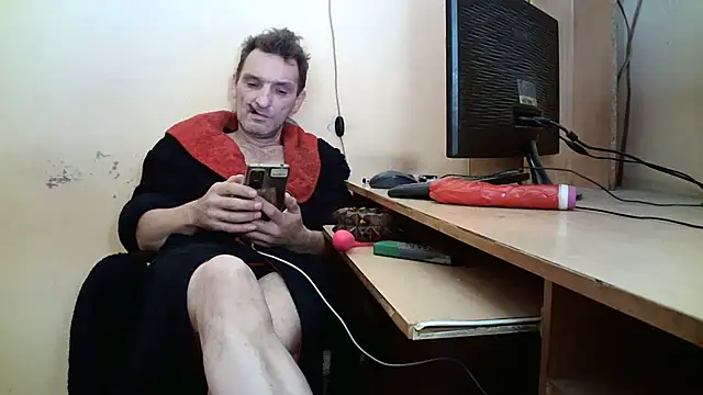 Snapshot of dundyFocus chatting on 10.31.25 dundyFocus online show from 10.31.25