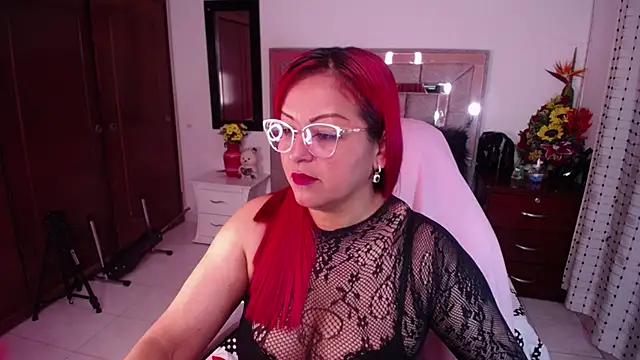 salomecastro  online show from 02.18.25