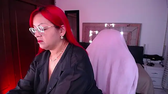 salomecastro  online show from 10.13.25