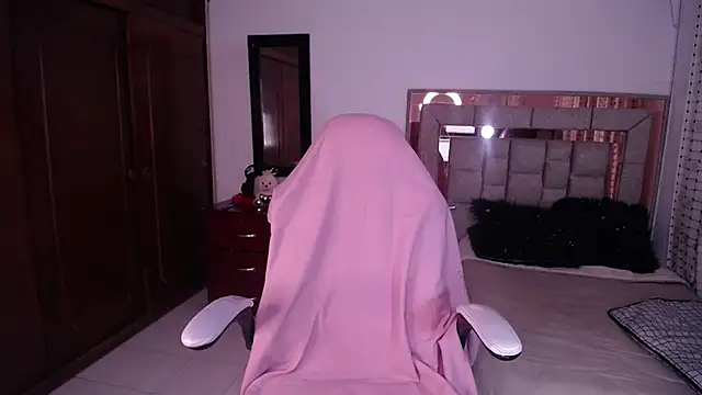 salomecastro  online show from 11.14.25