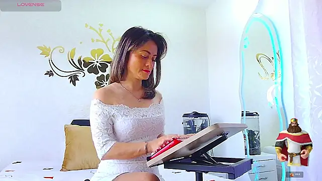 Snapshot of MarcelaFlores chatting on 07.27.26 MarcelaFlores online show from 07.27.26