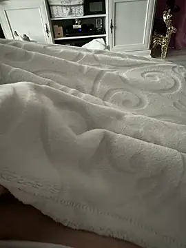 Snapshot of frechsein chatting on 11.26.25 frechsein online show from 11.26.25