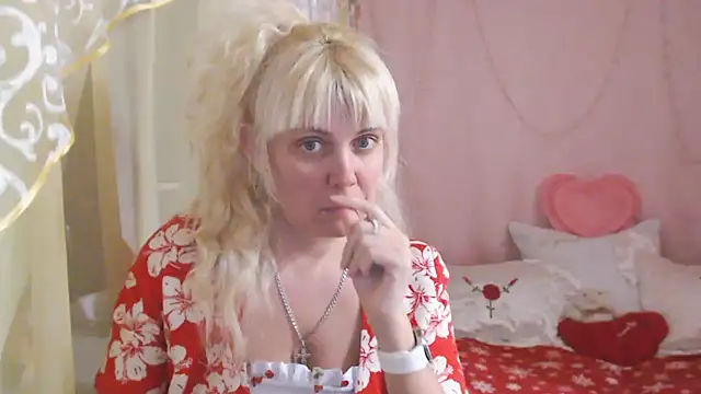 SunnySylvia online show from 12.15.25