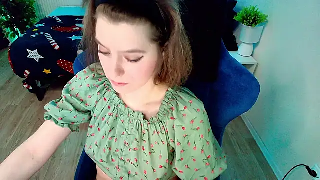 Snapshot of CranberryHot chatting on 03.04.26 CranberryHot online show from 03.04.26