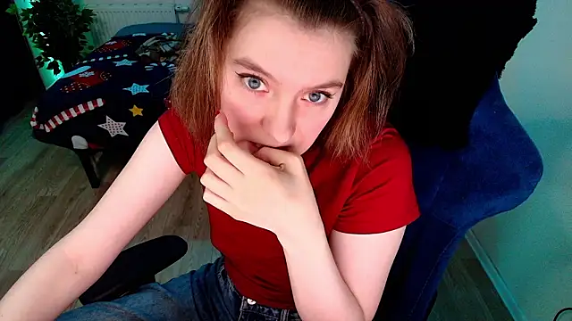 Snapshot of CranberryHot chatting on 03.13.26 CranberryHot online show from 03.13.26