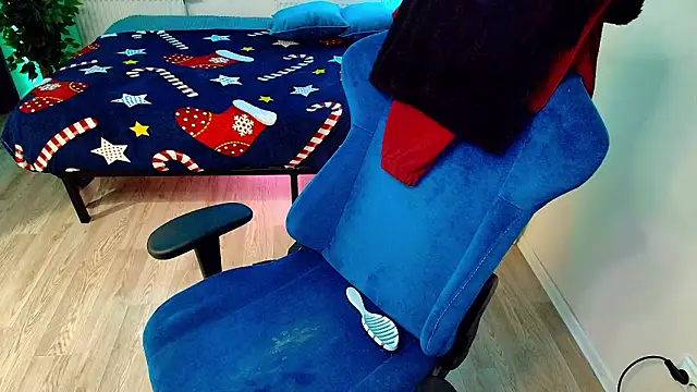 Snapshot of CranberryHot chatting on 03.14.26 CranberryHot online show from 03.14.26