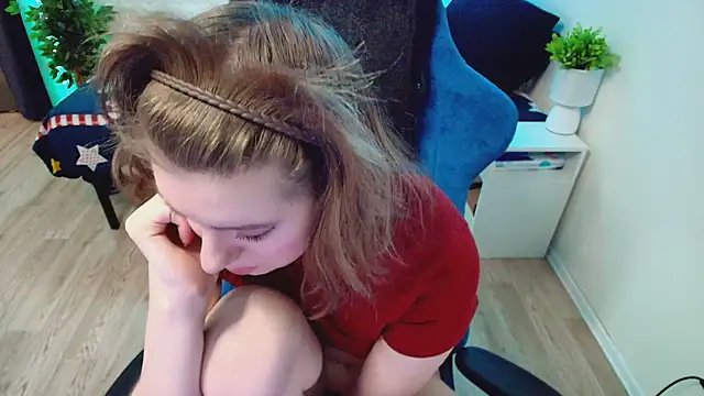 Snapshot of CranberryHot chatting on 03.26.26 CranberryHot online show from 03.26.26