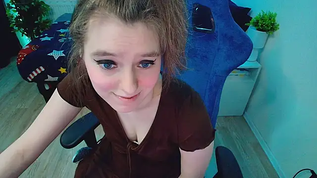 Snapshot of CranberryHot chatting on 04.14.26 CranberryHot online show from 04.14.26