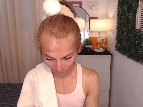 Snapshot of FertilityGoddessXx chatting on 04.28.26 FertilityGoddessXx online show from 04.28.26