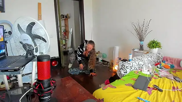 IamYourNarcotic online show from 10.21.25