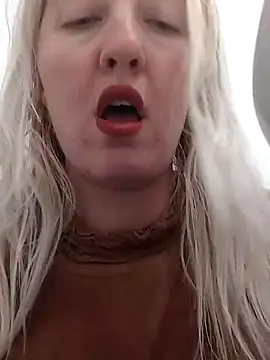 Snapshot of Mllesha74000 chatting on 12.15.24 Mllesha74000 online show from 12.15.24