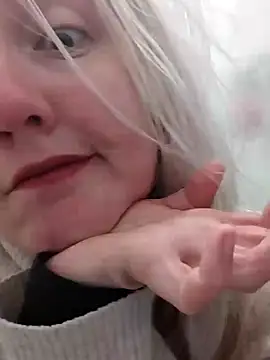 Snapshot of Mllesha74000 chatting on 12.27.24 Mllesha74000 online show from 12.27.24