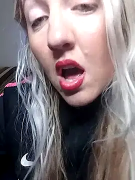 Snapshot of Mllesha74000 chatting on 02.22.25 Mllesha74000 online show from 02.22.25