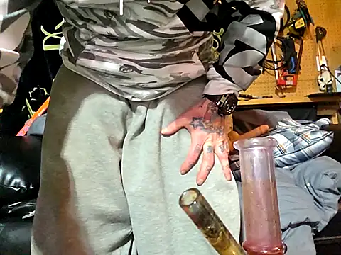 Snapshot of canadacockinme chatting on 11.01.25 canadacockinme online show from 11.01.25