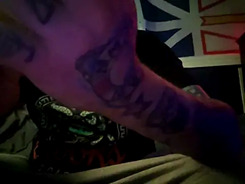 Snapshot of canadacockinme chatting on 11.26.25 canadacockinme online show from 11.26.25