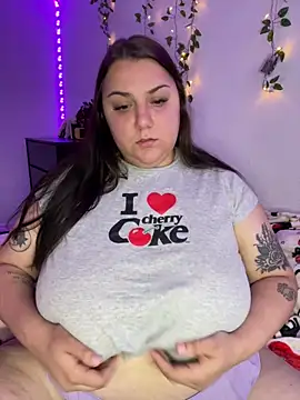 Snapshot of honeyviolet chatting on 09.10.25 honeyviolet online show from 09.10.25