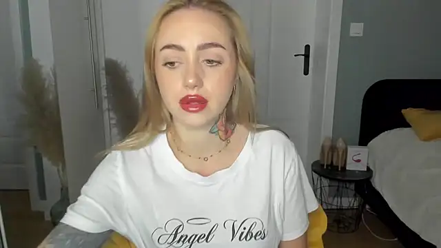 Snapshot of sexyCoralie chatting on 05.05.26 sexyCoralie online show from 05.05.26