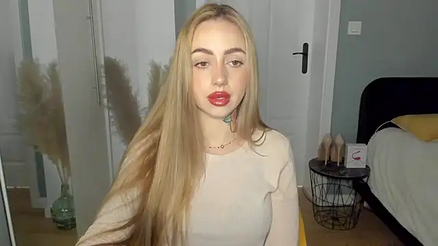 Snapshot of sexyCoralie chatting on 05.09.26 sexyCoralie online show from 05.09.26