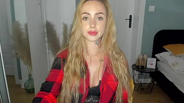 Snapshot of sexyCoralie chatting on 05.30.26 sexyCoralie online show from 05.30.26