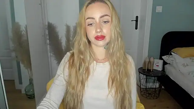 Snapshot of sexyCoralie chatting on 05.31.26 sexyCoralie online show from 05.31.26