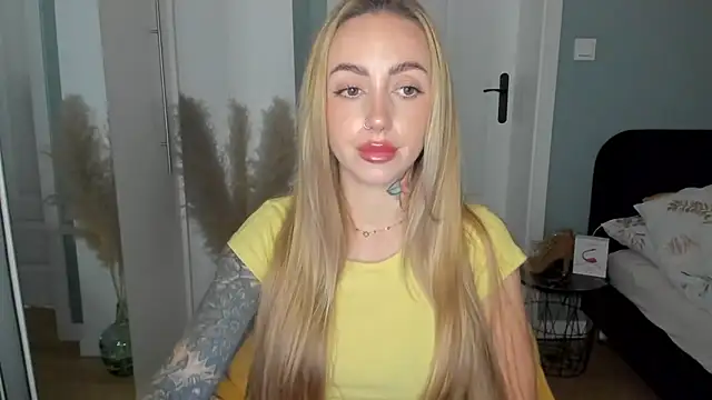 Snapshot of sexyCoralie chatting on 06.12.26 sexyCoralie online show from 06.12.26