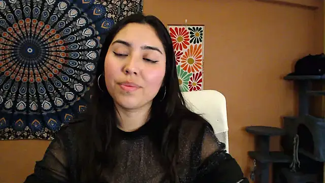 Snapshot of IntimateTales chatting on 01.20.25 IntimateTales online show from 01.20.25