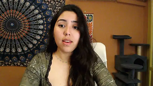 Snapshot of IntimateTales chatting on 01.21.25 IntimateTales online show from 01.21.25