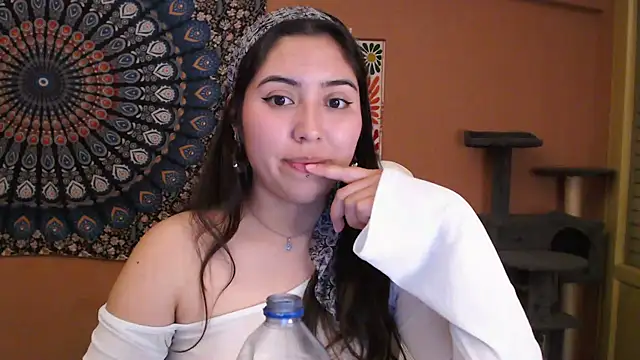 Snapshot of IntimateTales chatting on 01.25.25 IntimateTales online show from 01.25.25