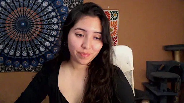 Snapshot of IntimateTales chatting on 11.04.25 IntimateTales online show from 11.04.25