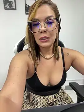 Snapshot of KellyBrooklyn_ chatting on 01.03.25 KellyBrooklyn online show from 01.03.25