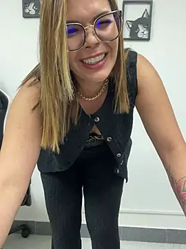 Snapshot of KellyBrooklyn_ chatting on 03.21.25 KellyBrooklyn online show from 03.21.25