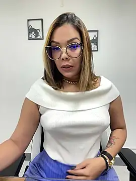 Snapshot of KellyBrooklyn_ chatting on 03.22.25 KellyBrooklyn online show from 03.22.25