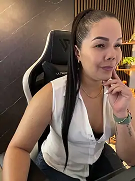 Snapshot of KellyBrooklyn_ chatting on 04.11.26 KellyBrooklyn online show from 04.11.26