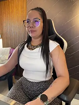 Snapshot of KellyBrooklyn_ chatting on 04.13.26 KellyBrooklyn online show from 04.13.26