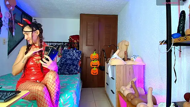 Snapshot of deepthroatlatina chatting on 10.08.25 deepthroatlatina online show from 10.08.25