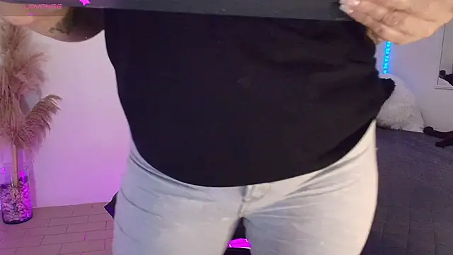 JuliRamirez online show from 03.14.25