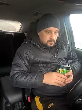 Snapshot of DanielOhCool chatting on 12.12.24 DanielOhCool online show from 12.12.24