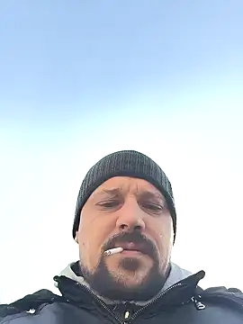 Snapshot of DanielOhCool chatting on 02.11.25 DanielOhCool online show from 02.11.25