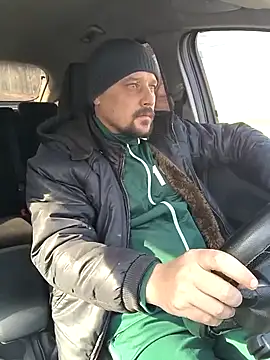 Snapshot of DanielOhCool chatting on 02.14.25 DanielOhCool online show from 02.14.25