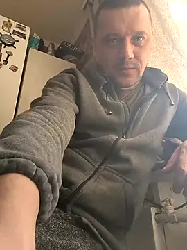 Snapshot of DanielOhCool chatting on 02.22.25 DanielOhCool online show from 02.22.25