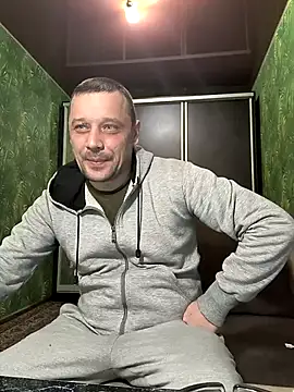 Snapshot of DanielOhCool chatting on 02.24.25 DanielOhCool online show from 02.24.25