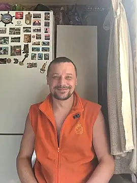 Snapshot of DanielOhCool chatting on 09.15.25 DanielOhCool online show from 09.15.25