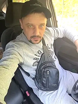 Snapshot of DanielOhCool chatting on 09.17.25 DanielOhCool online show from 09.17.25