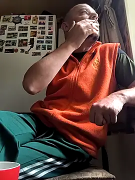 Snapshot of DanielOhCool chatting on 09.20.25 DanielOhCool online show from 09.20.25