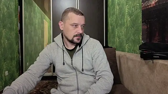 Snapshot of DanielOhCool chatting on 10.02.25 DanielOhCool online show from 10.02.25