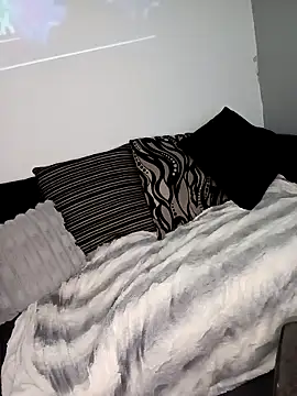 Snapshot of Leanne43 chatting on 02.25.26 Leanne43 online show from 02.25.26