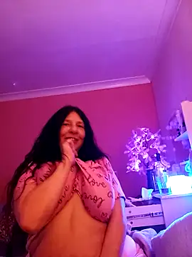 Snapshot of Leanne43 chatting on 04.02.26 Leanne43 online show from 04.02.26