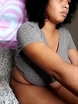 Snapshot of TasteeKitty chatting on 09.18.25 TasteeKitty online show from 09.18.25